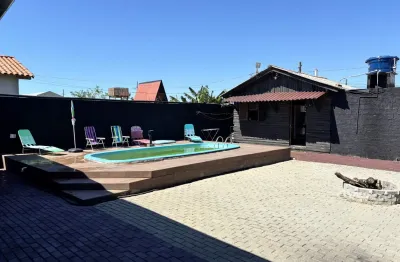 Excelente Casa à Venda na Passagem do Maciambu – Palhoça/SC  Próxima às principais praias da região!  Linda casa em madeira, muito bem construída, localizada em uma das regiões que mais crescem em Pal