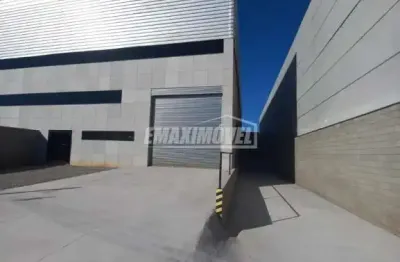 Galpão comercial para locação com 900m² e 2 escritórios