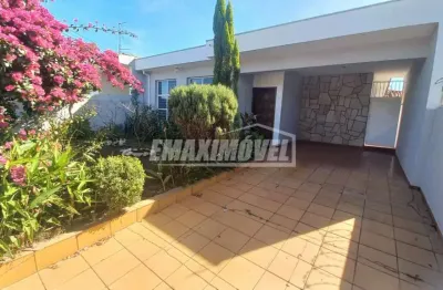 Casa com 3 quartos sendo 1 suíte, quintal e 2 vagas - vila jardini