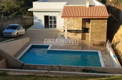 Chácara com 3 quartos e espaço gourmet com piscina em iperó/sp!