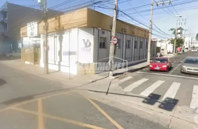 Prédio comercial com 402,84 m² tendo 7 salas no centro de sorocaba