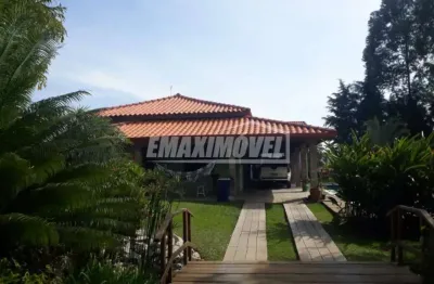 Chácara á venda com 5 quartos sendo 1 suíte no condomínio village da serra em araçoiaba da serra-sp