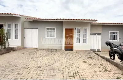 Casa á venda com 2 quartos sendo 1 suíte com closet no condomínio vila real
