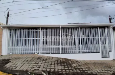 Casa com 194m² | Salão | 3 Quartos | Edicula | 3 Vagas | Central Parque