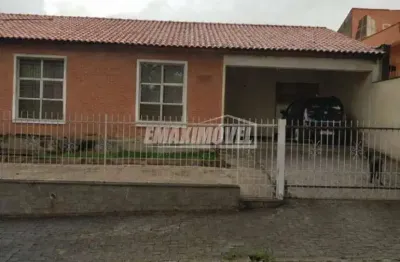 Casa antiga residencial ou comercial, com 3 dormitórios, sendo 1 suíte à venda