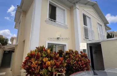 Casa em condomínio fechado, 3 dormitórios, churrasqueira, 2 vagas e piscina