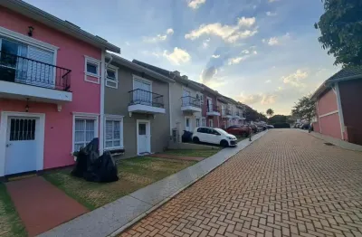 Essa casa de 108m² em valinhos no condomínio fechado de vila de casas tem 3 dormitórios 2 vagas de garagem, excelente condomínio  com area de  lazer