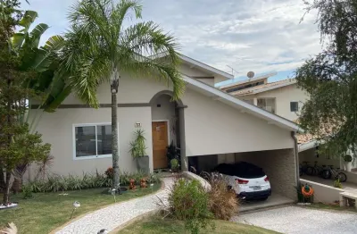 Linda casa  à venda com excelente potencial no condomínio recanto dos paturis, na cidade de vinhedo, condomínio seguro arborizado e bem localizado