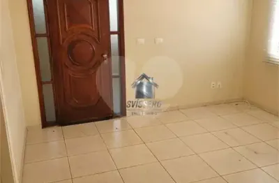 Casa com 3 quartos para alugar na Rua Bernardino de Campos, Vila Falcão, Bauru