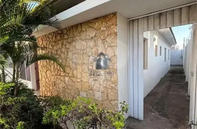 Casa com 2 quartos para alugar na Domiciano Silva, Jardim Estoril, Bauru