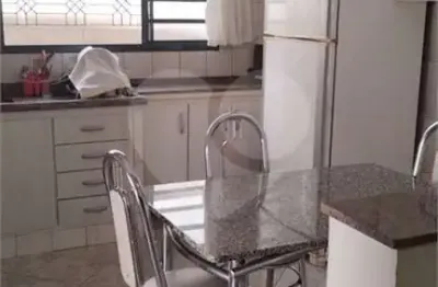 Casa com 4 quartos à venda na Rua Paraná, Vila Coralina, Bauru