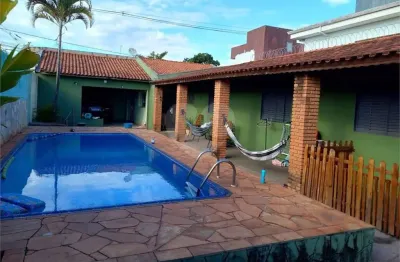 Casa com 3 quartos à venda na Rua Itacuruçá, Parque São João, Bauru