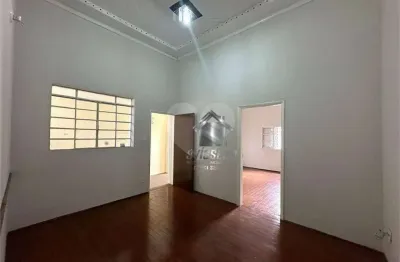 Casa com 3 quartos para alugar na Rua Sete de Setembro, Centro, Bauru