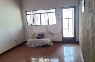 Casa com 5 quartos à venda na Rua São Lourenço, Vila Camargo, Bauru