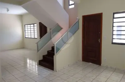 Casa com 3 quartos à venda na Rua Silva Jardim, Vila Lemos, Bauru