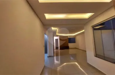 Casa com 3 quartos à venda na Rua João Zambonato, Jardim Paulista, Bauru