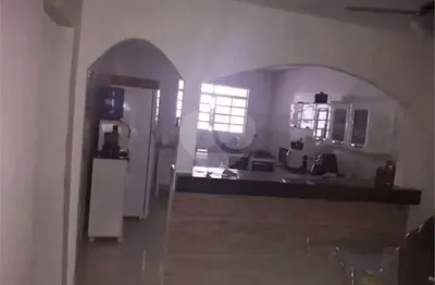 Casa com 2 quartos à venda na Rua Miguel Delledone, Vila Dutra, Bauru