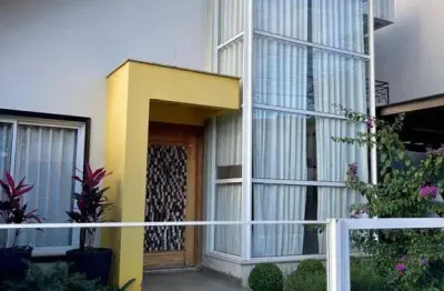 Sobrado com 3 dormitórios à venda, 315 m² por r$ 2.700.000,00 - cataratas - cascavel/pr