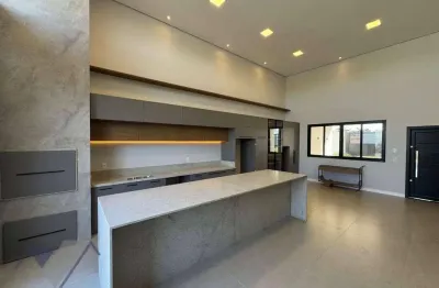 Casa térrea - 3 suítes, piscina e grande sobra de terreno!