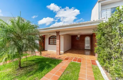 Duas casas no mesmo terreno, 222m² à venda, amplo quintal | santa quitéria