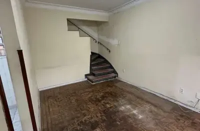 Macuco- sobrado  2 dormitórios-2 wcs-quintal-sem garagem- ref 2337