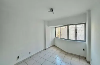 Embare-apartamento 02 dormitórios-wc empregada-garagem com manobrista- praia- ref -2385