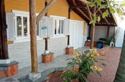 Linda casa de esquina com quiosque e piscina em nova tramandaí