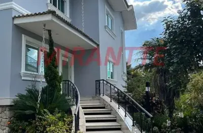 Cond. fechado de 522m² com 3 quartos em jardim floresta