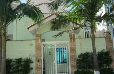 Cond. fechado de 160m² com 3 quartos em santa terezinha