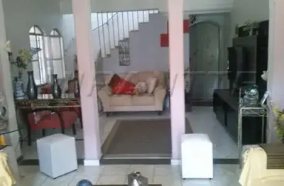 Casa com 3 quartos à venda na Rua Simão de Abreu, Furnas, São Paulo