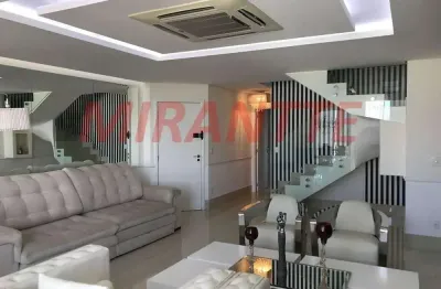 Apartamento de 246m² com 4 quartos em santa terezinha