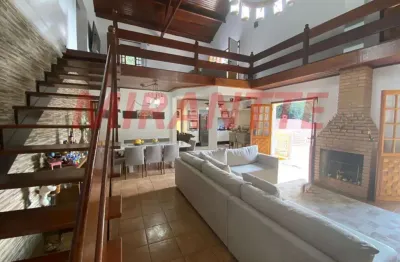 Sobrado de 353m² com 4 quartos em serra da cantareira