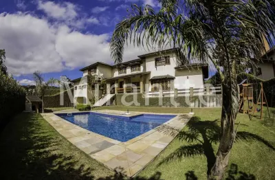 Sobrado de 500m² com 5 quartos em serra da cantareira