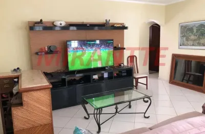 Cond. fechado de 180m² com 3 quartos em horto florestal