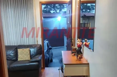 Cond. fechado de 63m² com 2 quartos em horto florestal