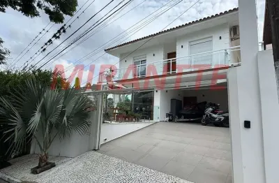 Cond. fechado de 282m² com 4 quartos em vila irmaos arnoni