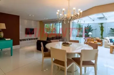 Cond. fechado de 359m² com 3 quartos em horto florestal