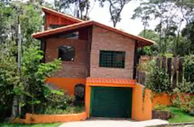 Cond. fechado de 280m² com 5 quartos em chácara santa martha