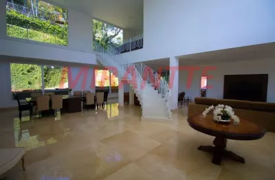 Cond. fechado de 744m² com 4 quartos em serra da cantareira