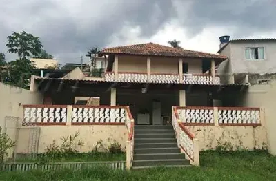 Casa terrea de 250m² com 3 quartos em horto florestal