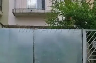 Sobrado de 105m² com 2 quartos em parque casa de pedra