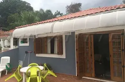 Casa terrea de 180m² com 3 quartos em horto florestal