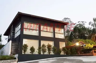 Sobrado de 360m² com 3 quartos em serra da cantareira
