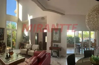 Cond. fechado de 480m² com 5 quartos em fazenda cachoeira