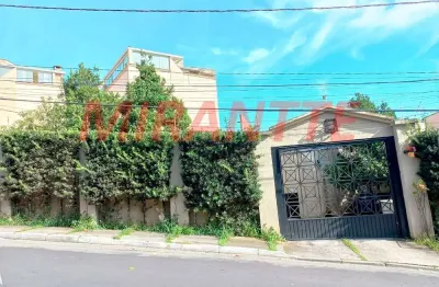 Cond. fechado de 169m² com 3 quartos em vila pedra branca