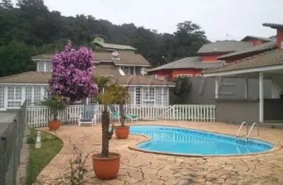 Sobrado de 300m² com 3 quartos em parque petropolis