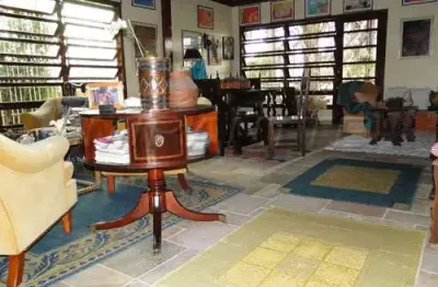 Casa terrea de 180m² com 3 quartos em horto florestal