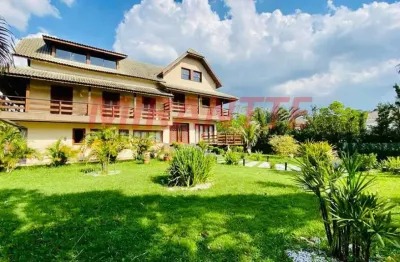 Cond. fechado de 700m² com 5 quartos em serra da cantareira