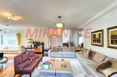 Cond. fechado de 352m² com 4 quartos em vila santos