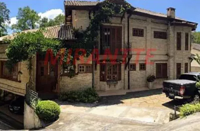 Sobrado de 357m² com 4 quartos em serra da cantareira